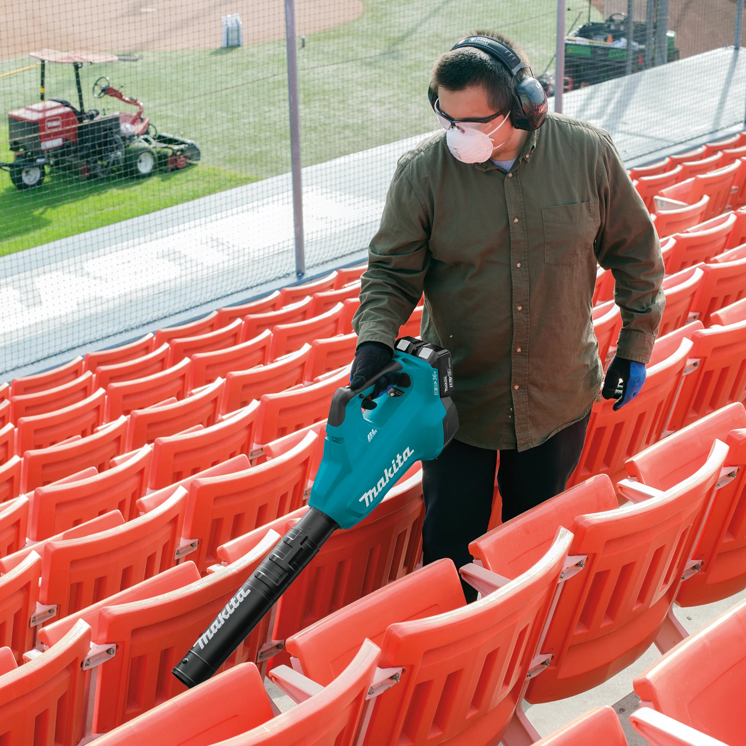 Makita XBU02PT1 18V X2 (36V) LXT Lithium‑Ion Brushless Cordless Blower Kit 6 Makita XBU02PT1 18V X2 (36V) LXT Lithium‑Ion Brushless Cordless Blower Kit - Image 4