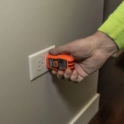 Klein ET310 Digital Circuit Breaker Finder -Power Pro Shop image 06eb44fc 88ca 4f64 b80b 342c17578dbc