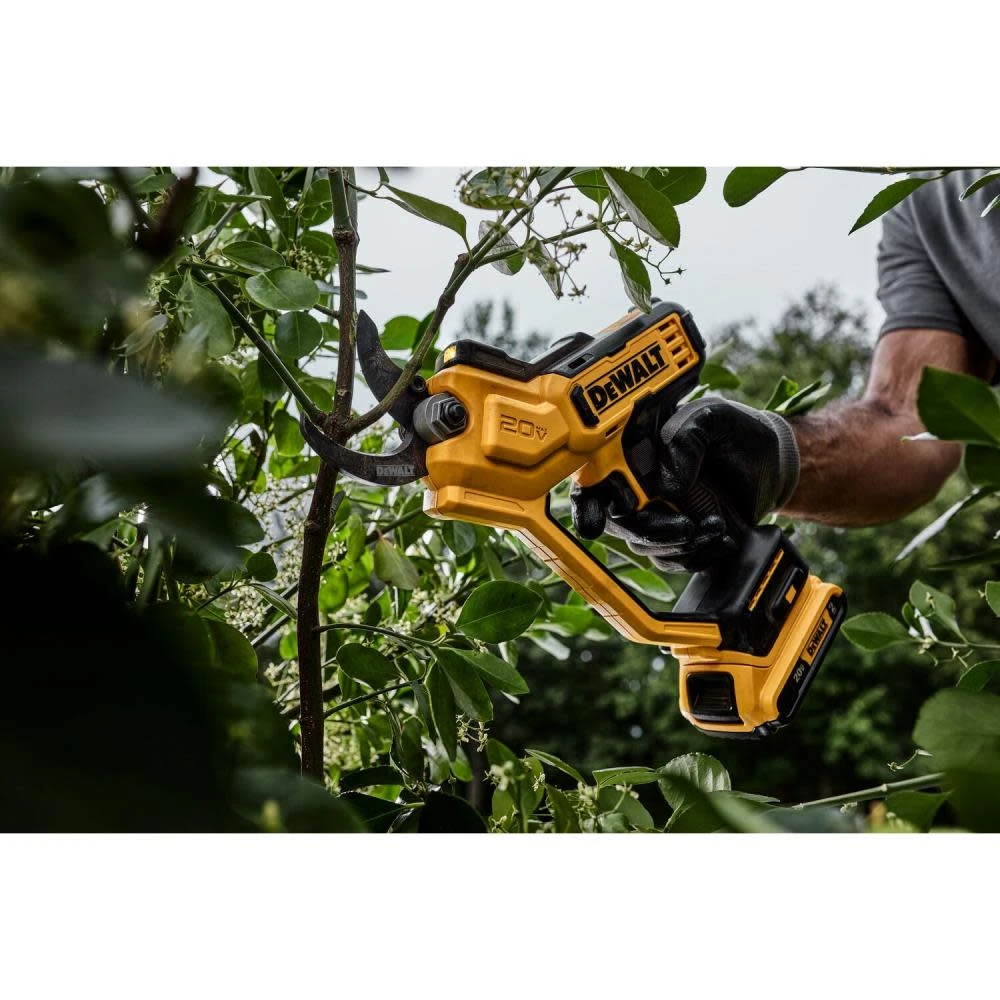 DeWalt DCPR320D1 20V Max 1-1/2" Cordless Pruner 6 DeWalt DCPR320D1 20V Max 1-1/2" Cordless Pruner - Image 4