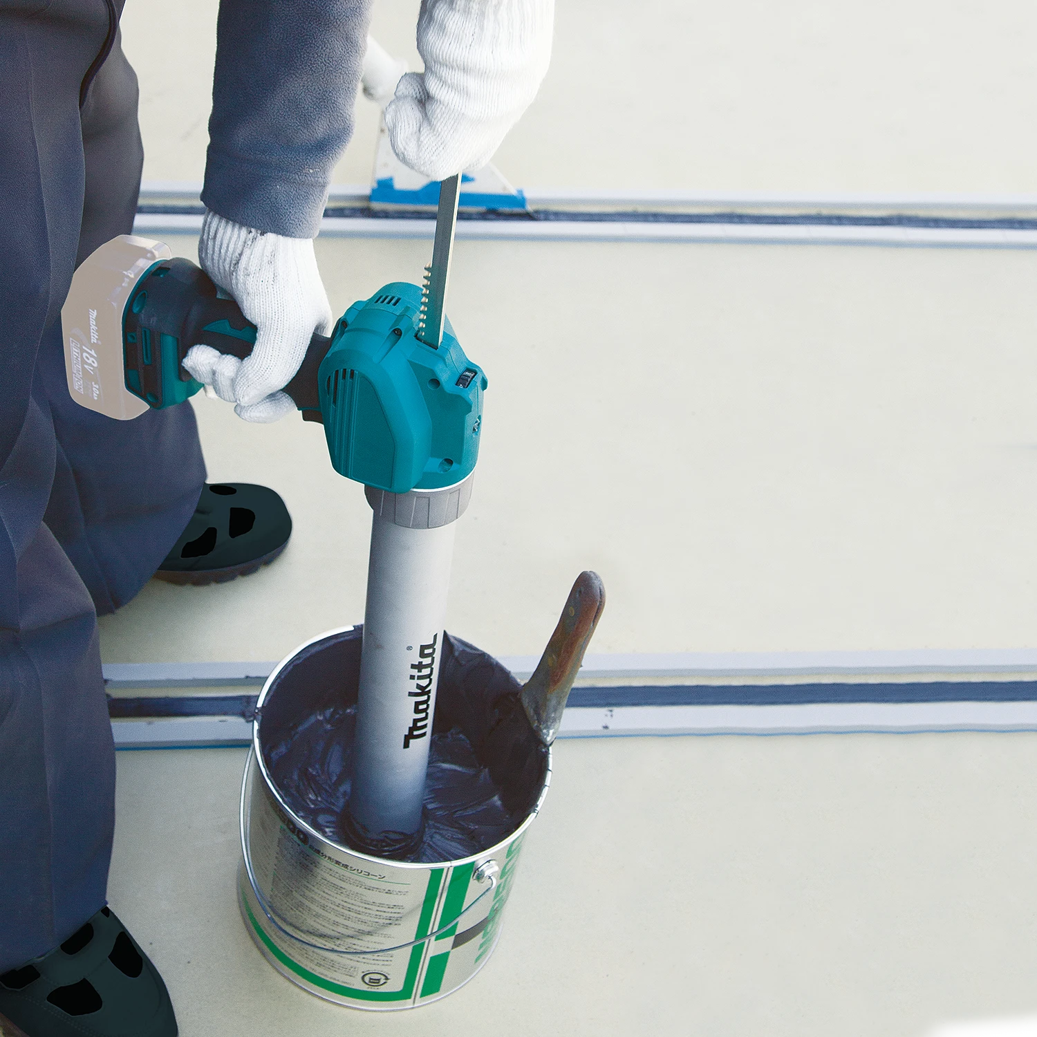 Makita XGC01ZB 18V LXT Lithium-Ion Cordless 20 Oz. Barrel Style Caulk And Adhesive Gun (Tool Only) 5 Makita XGC01ZB 18V LXT Lithium-Ion Cordless 20 Oz. Barrel Style Caulk And Adhesive Gun (Tool Only) - Image 3