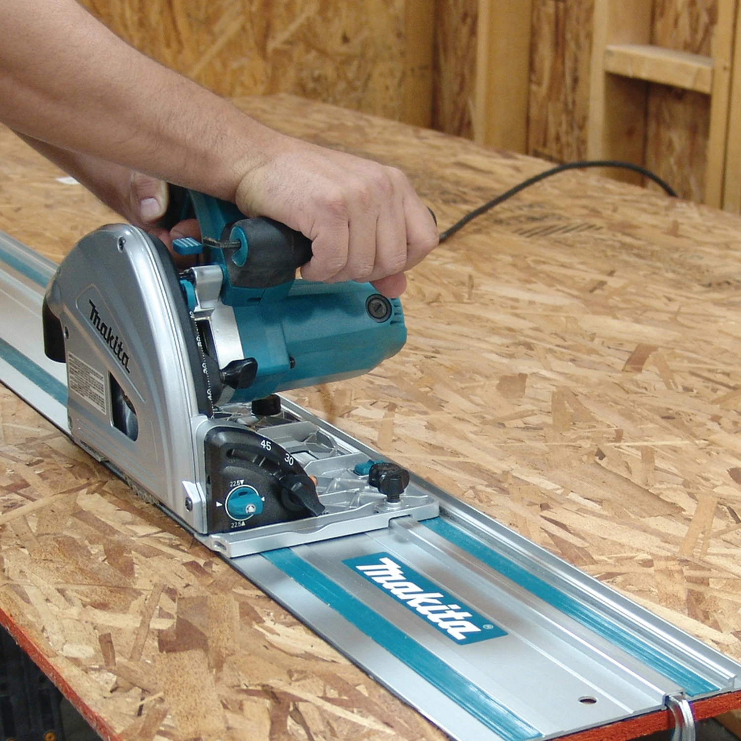 Makita SP6000J1 6-1/2" Plunge Circular Saw Kit 6 Makita SP6000J1 6-1/2" Plunge Circular Saw Kit - Image 4