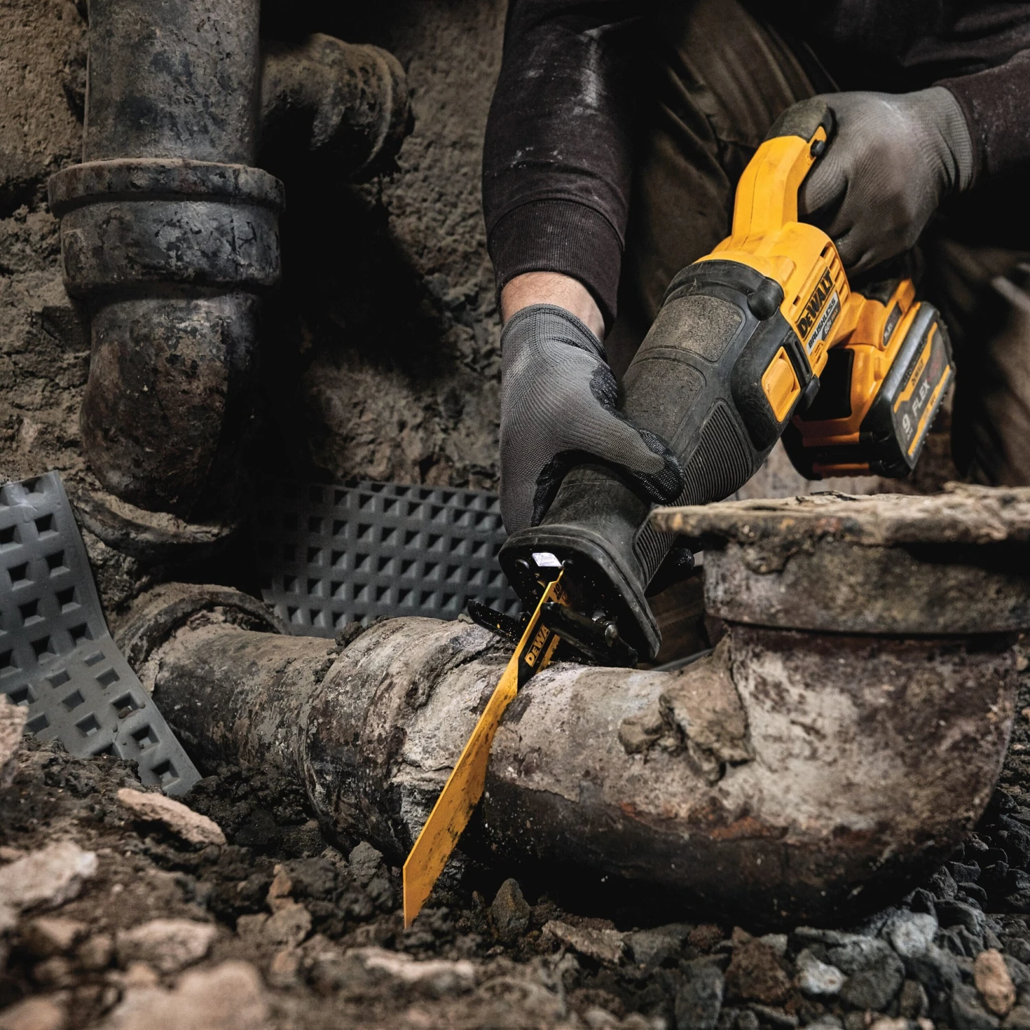 DeWalt DCS389X1 Flexvolt 60V MAX Brushless Cordless Reciprocating Saw Kit 4 DeWalt DCS389X1 Flexvolt 60V MAX Brushless Cordless Reciprocating Saw Kit - Image 2